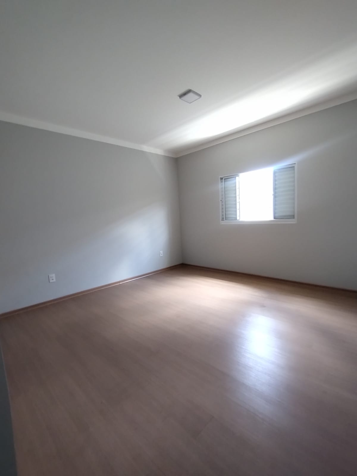 CASA A VENDA NA VILA NICÁCIO