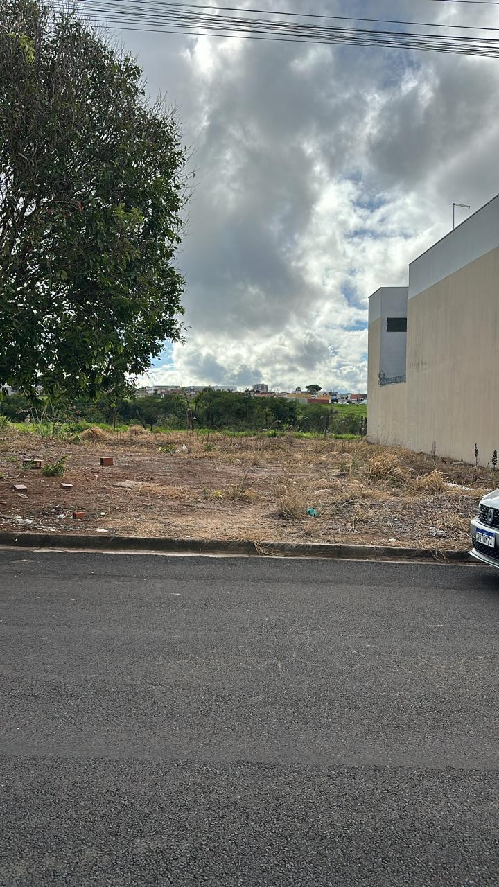 Terreno a Venda no Santa Lúcia