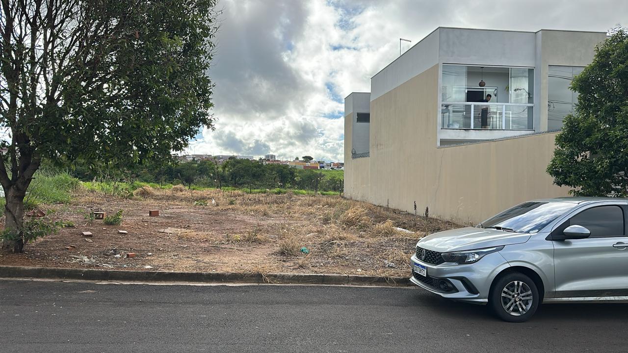 Terreno a Venda no Santa Lúcia