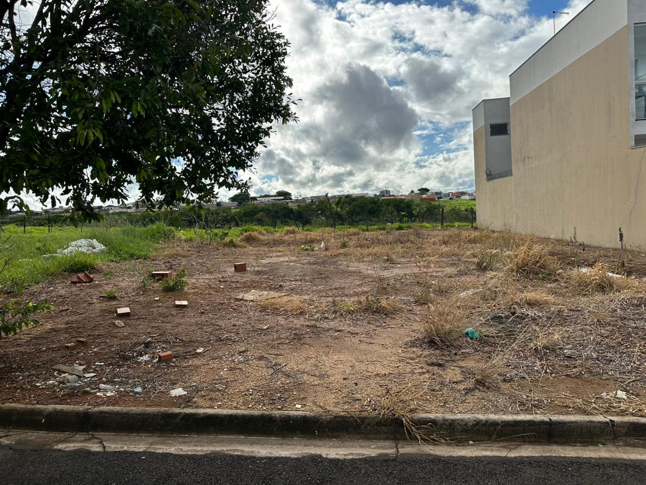 Terreno a Venda no Santa Lúcia