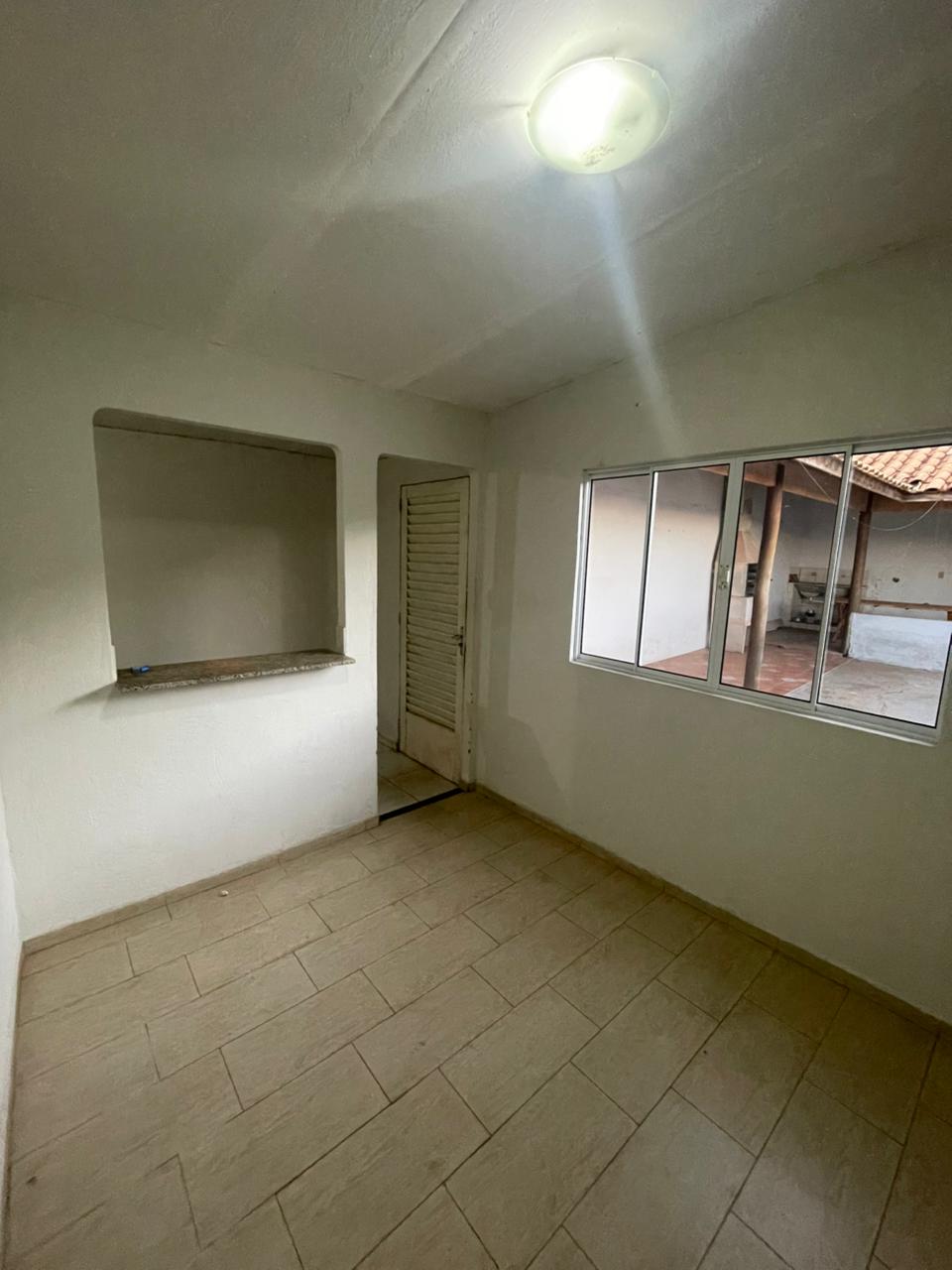 CASA A VENDA NO LEPORACE 3