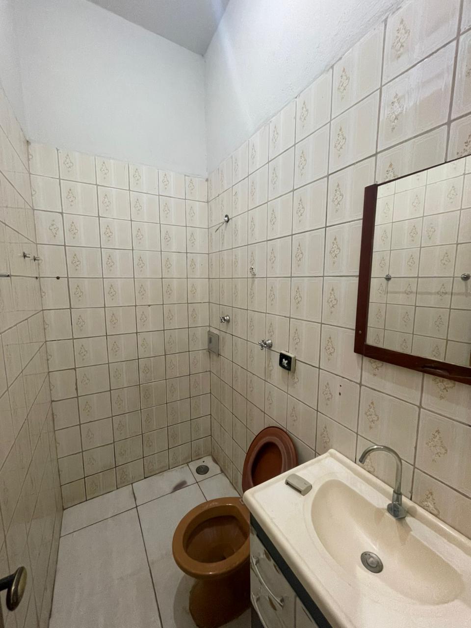 CASA A VENDA NO LEPORACE 3