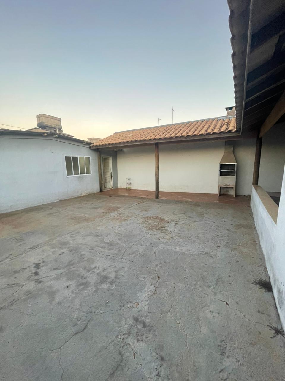 CASA A VENDA NO LEPORACE 3