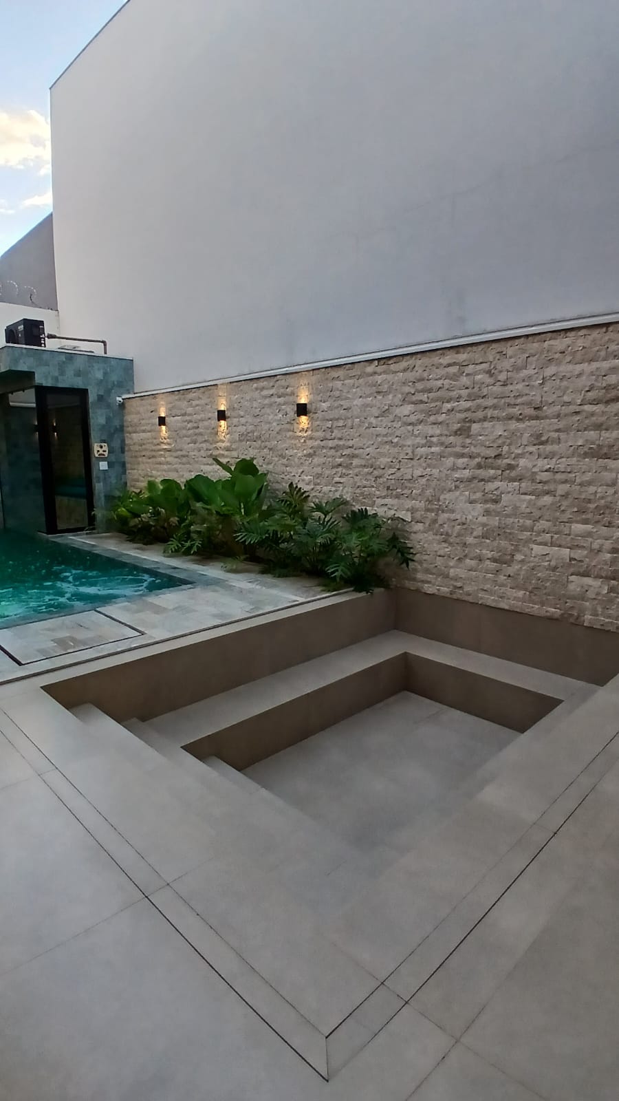 Sobrado Alto Padrão à Venda no Jardim Natal