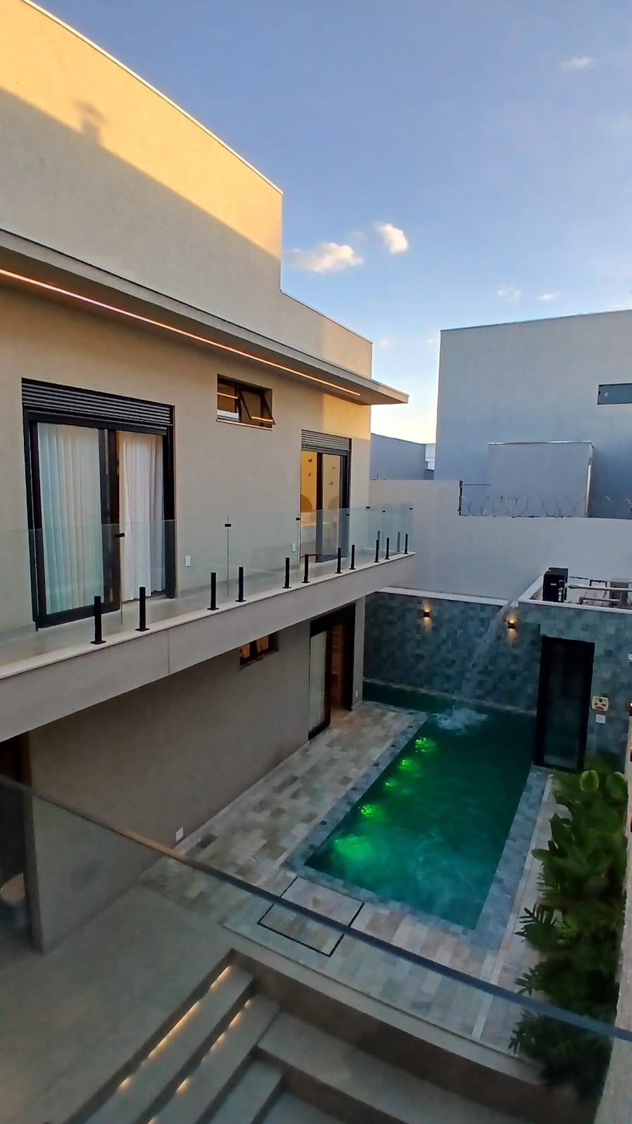 Sobrado Alto Padrão à Venda no Jardim Natal