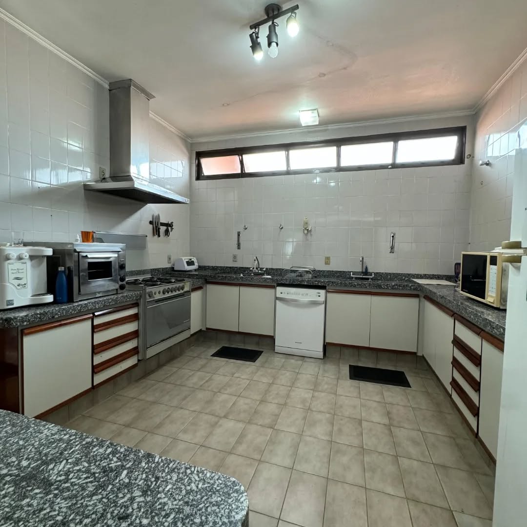 Sobrado de Alto Padrão à Venda