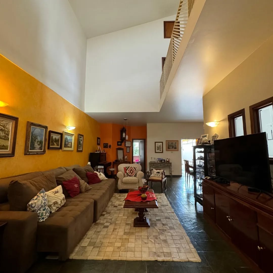 Sobrado de Alto Padrão à Venda