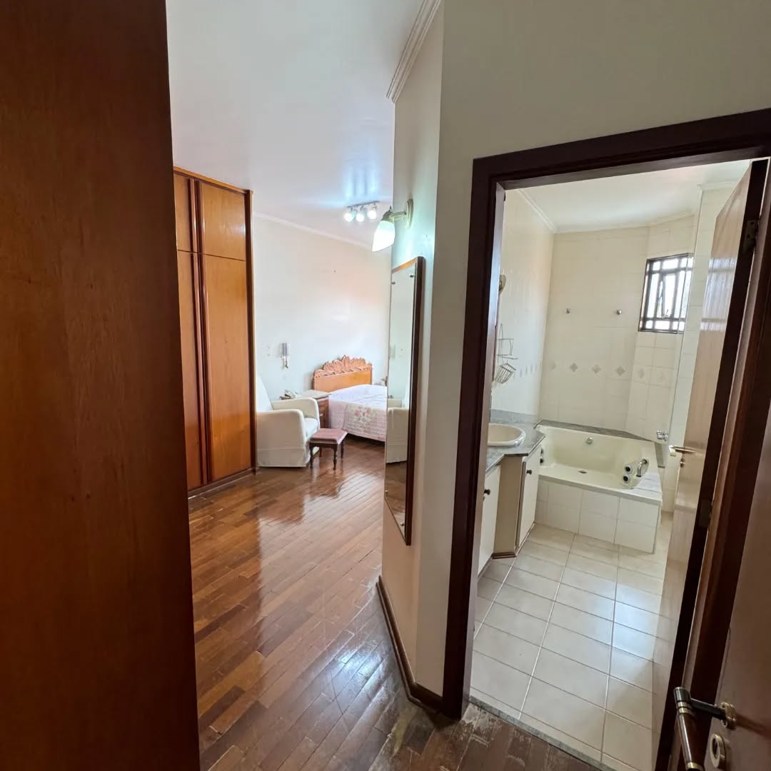 Sobrado de Alto Padrão à Venda