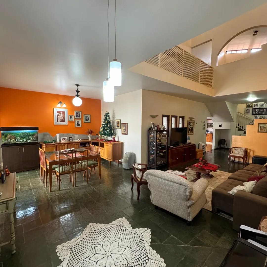 Sobrado de Alto Padrão à Venda