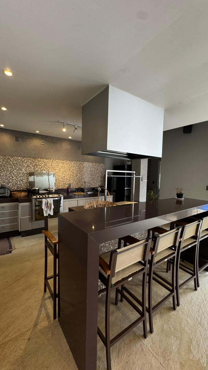 Casa de Alto Padrão à Venda no Jardim Veneza