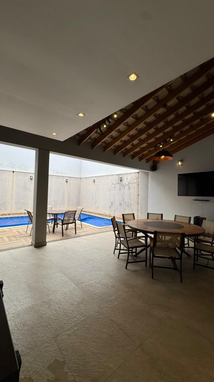 Casa de Alto Padrão à Venda no Jardim Veneza