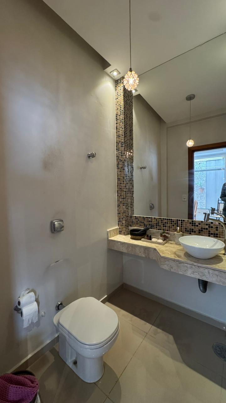 Casa de Alto Padrão à Venda no Jardim Veneza