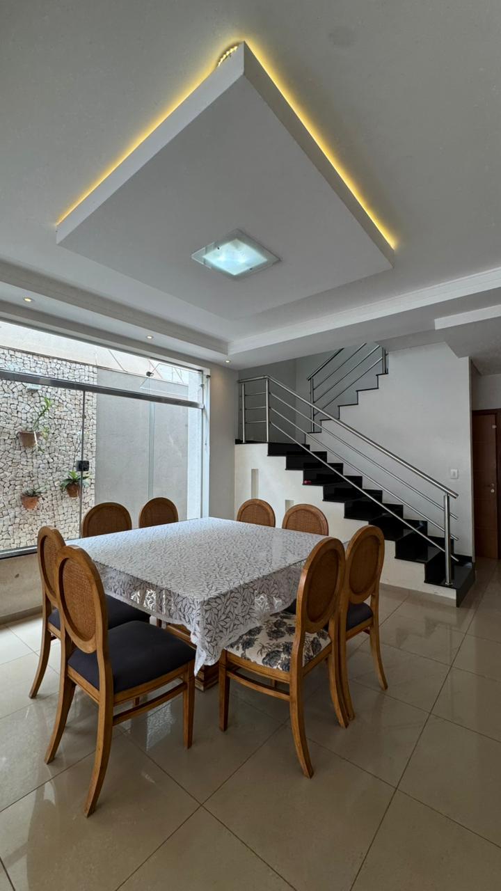 Casa de Alto Padrão à Venda no Jardim Veneza