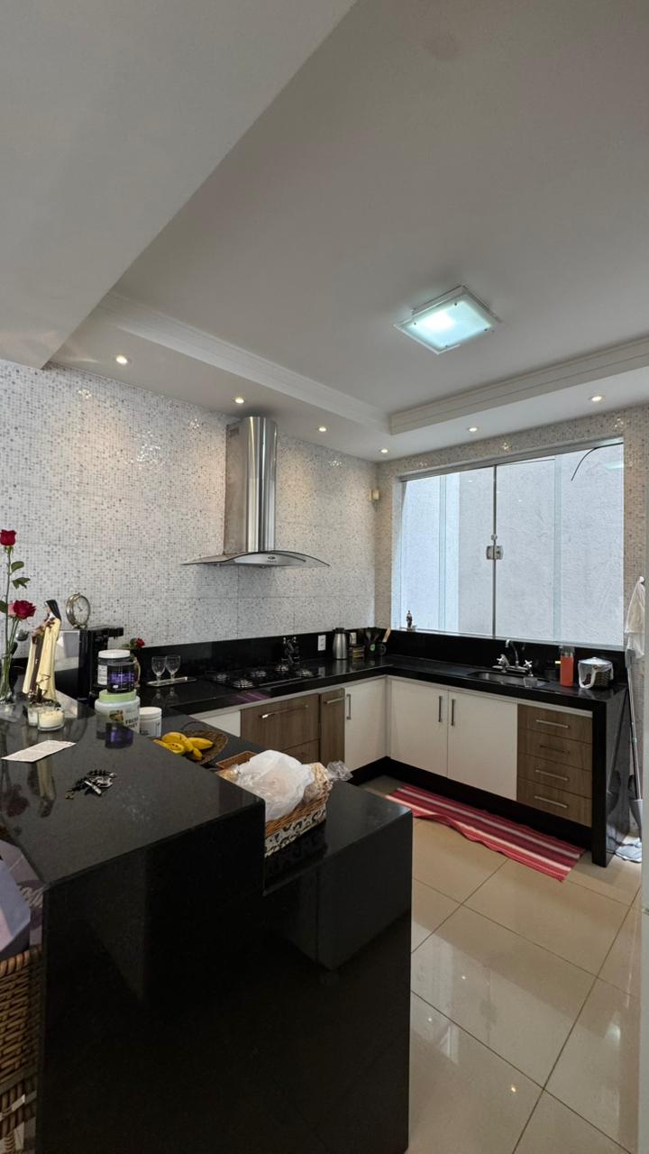 Casa de Alto Padrão à Venda no Jardim Veneza