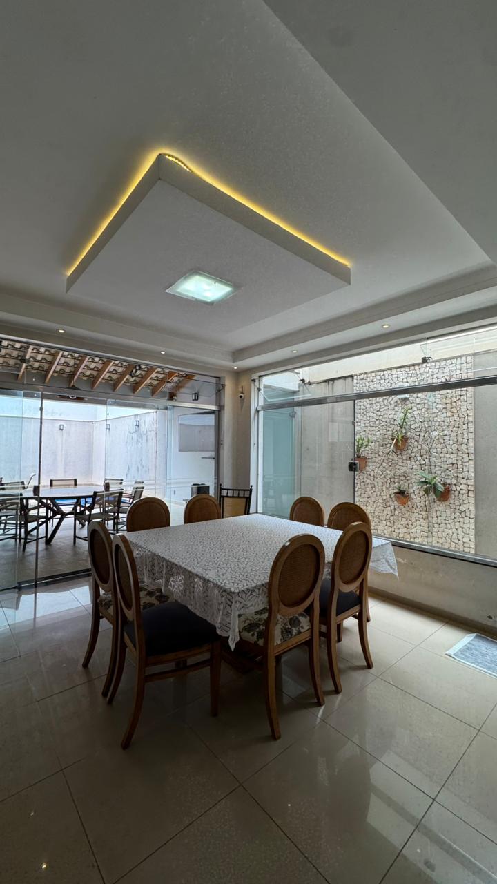 Casa de Alto Padrão à Venda no Jardim Veneza