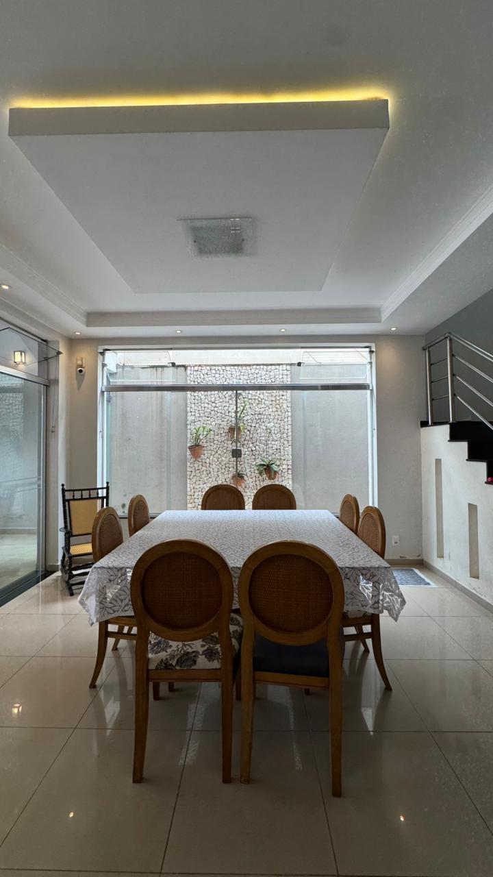 Casa de Alto Padrão à Venda no Jardim Veneza