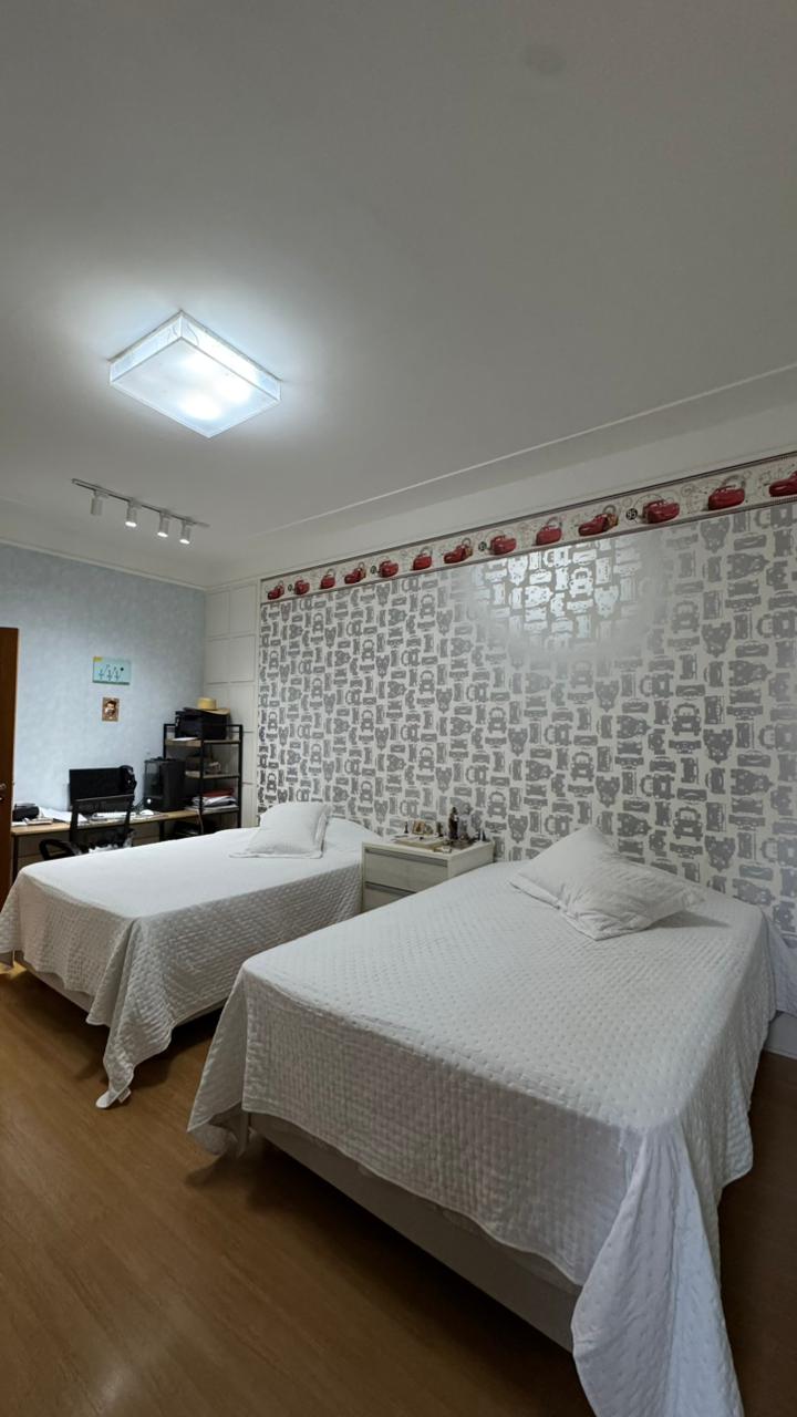 Casa de Alto Padrão à Venda no Jardim Veneza