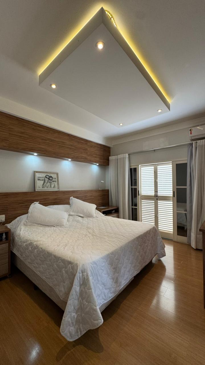 Casa de Alto Padrão à Venda no Jardim Veneza