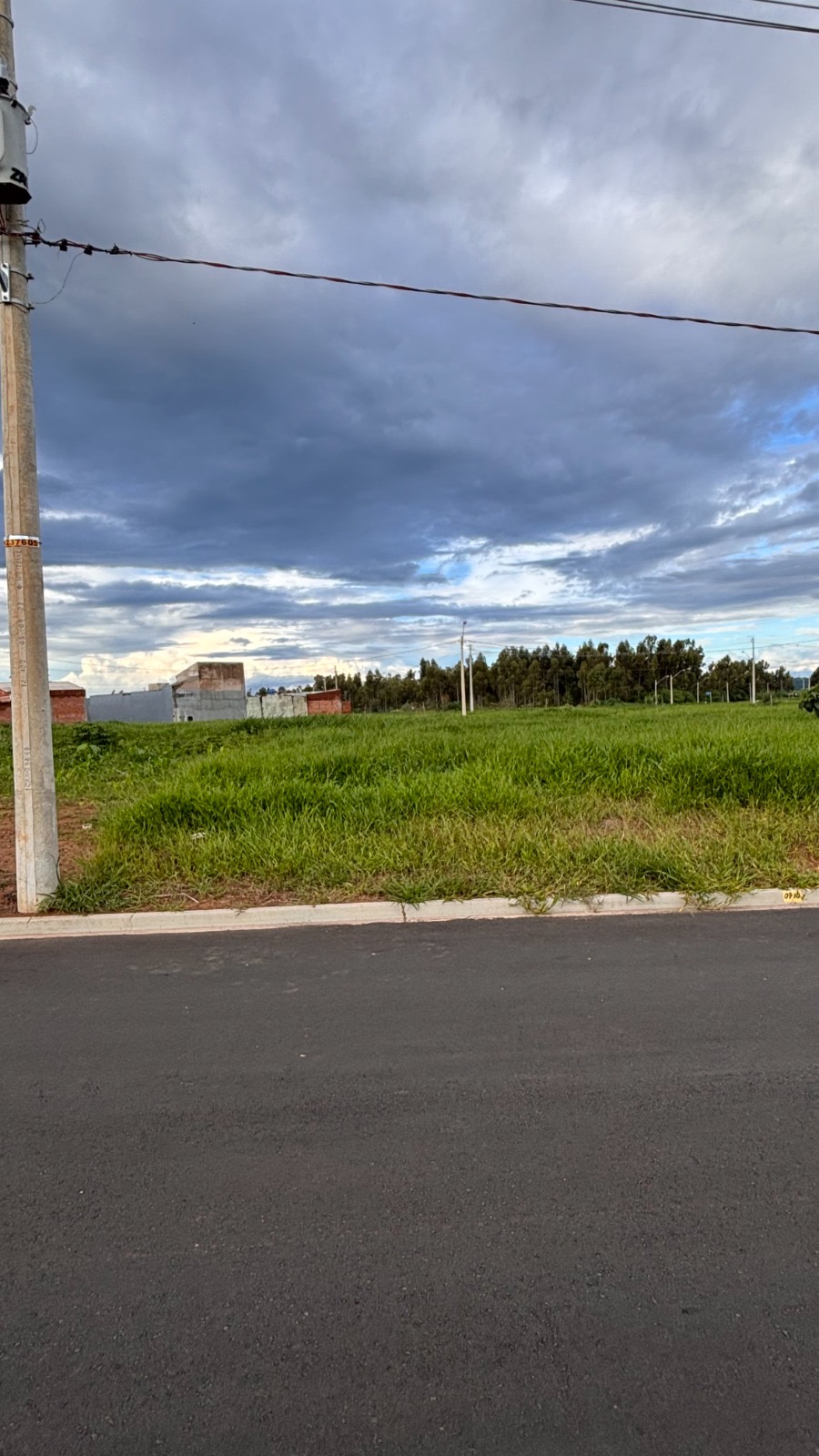 Terreno no bairro Residencial Irineu Zanetti à Venda