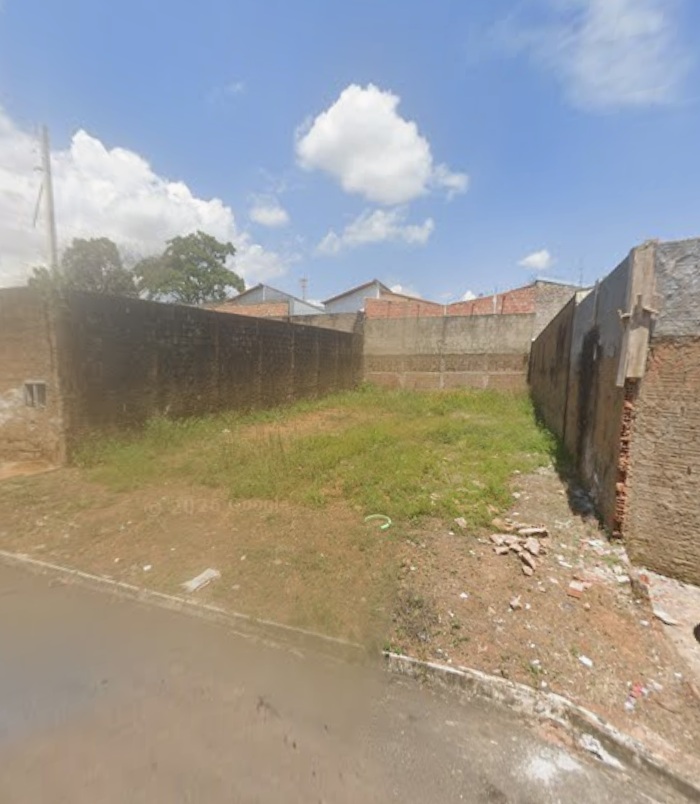 Terreno no bairro Jardim das Palmeiras à Venda