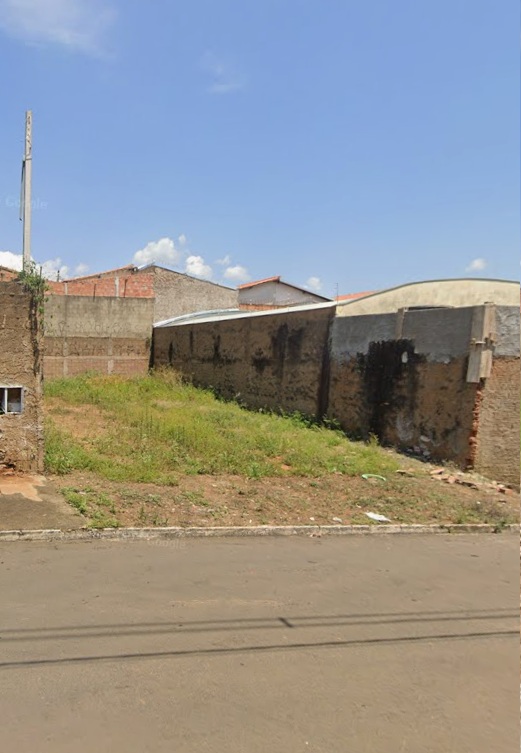 Terreno no bairro Jardim das Palmeiras à Venda