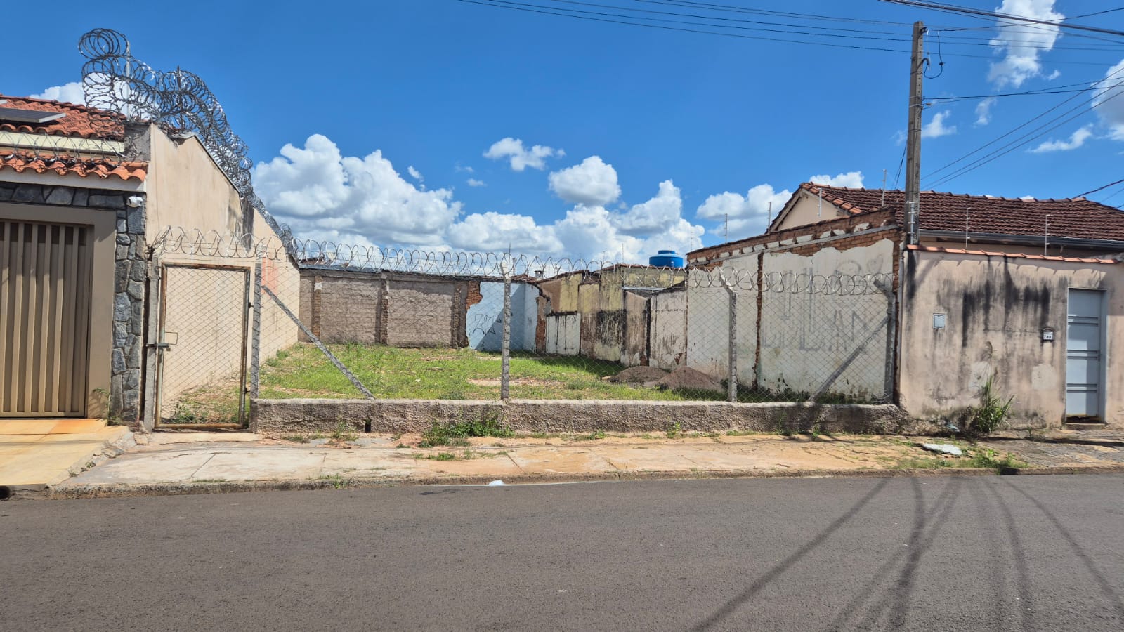 Terreno no bairro Jardim Conceição Leite à Venda