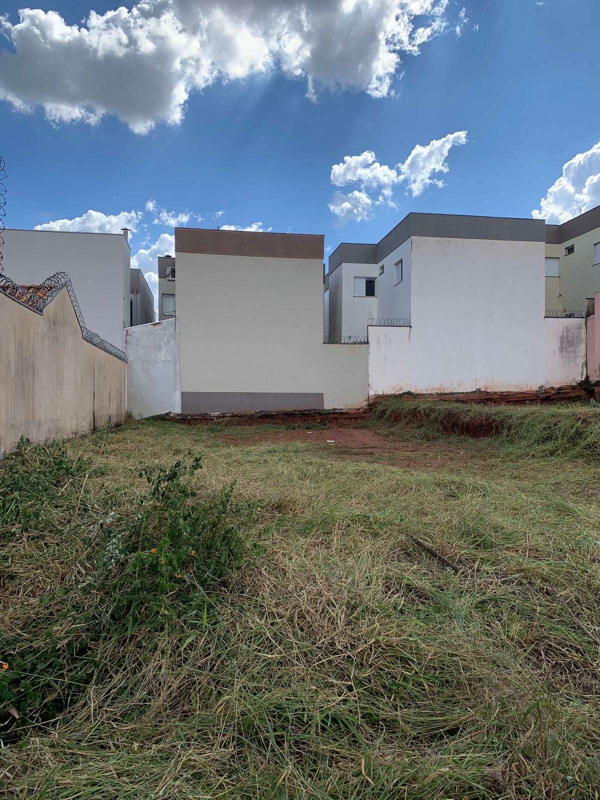 Terreno no bairro Prolongamento Jardim Ângela Rosa à Venda