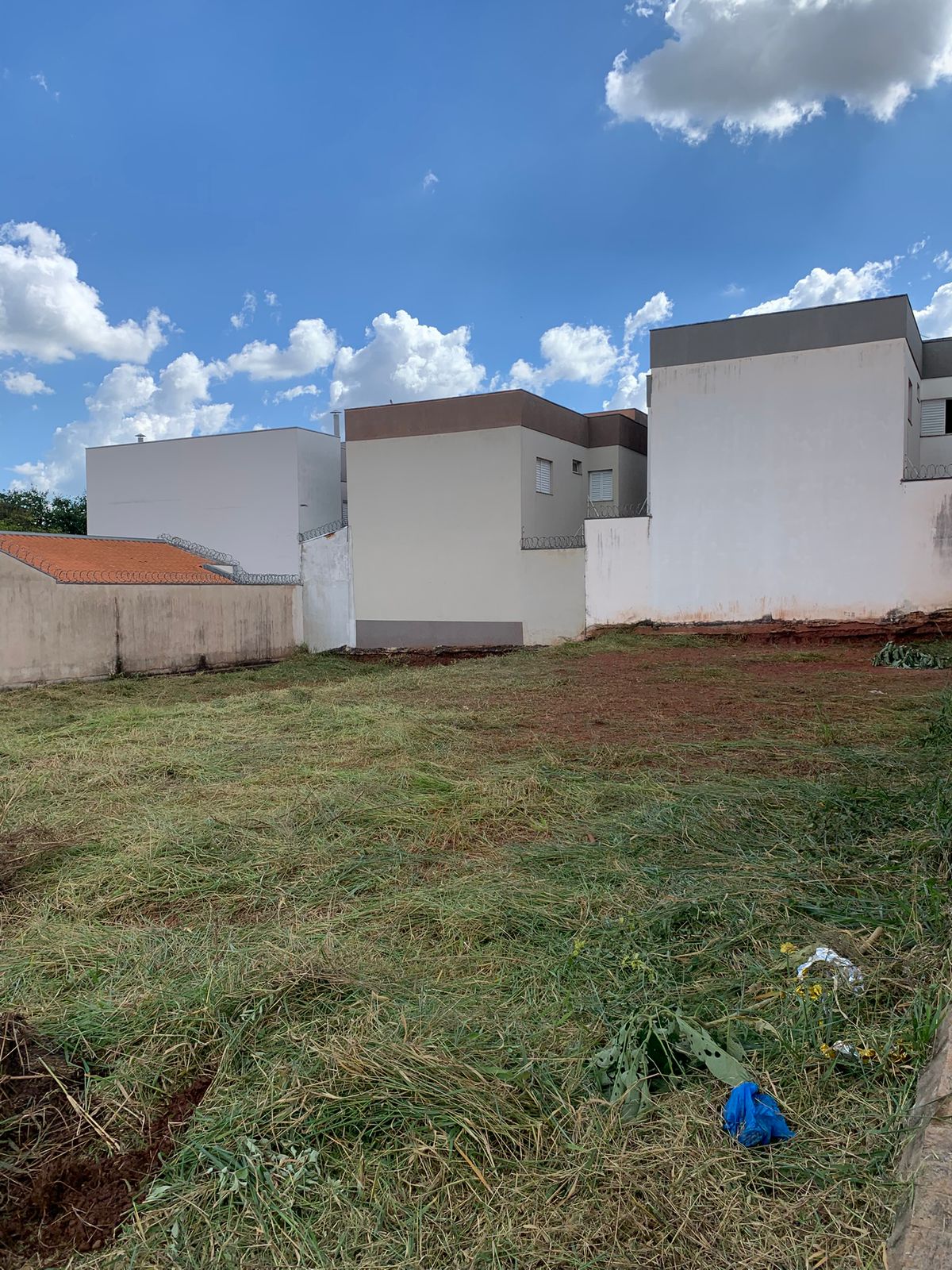 Terreno no bairro Prolongamento Jardim Ângela Rosa à Venda