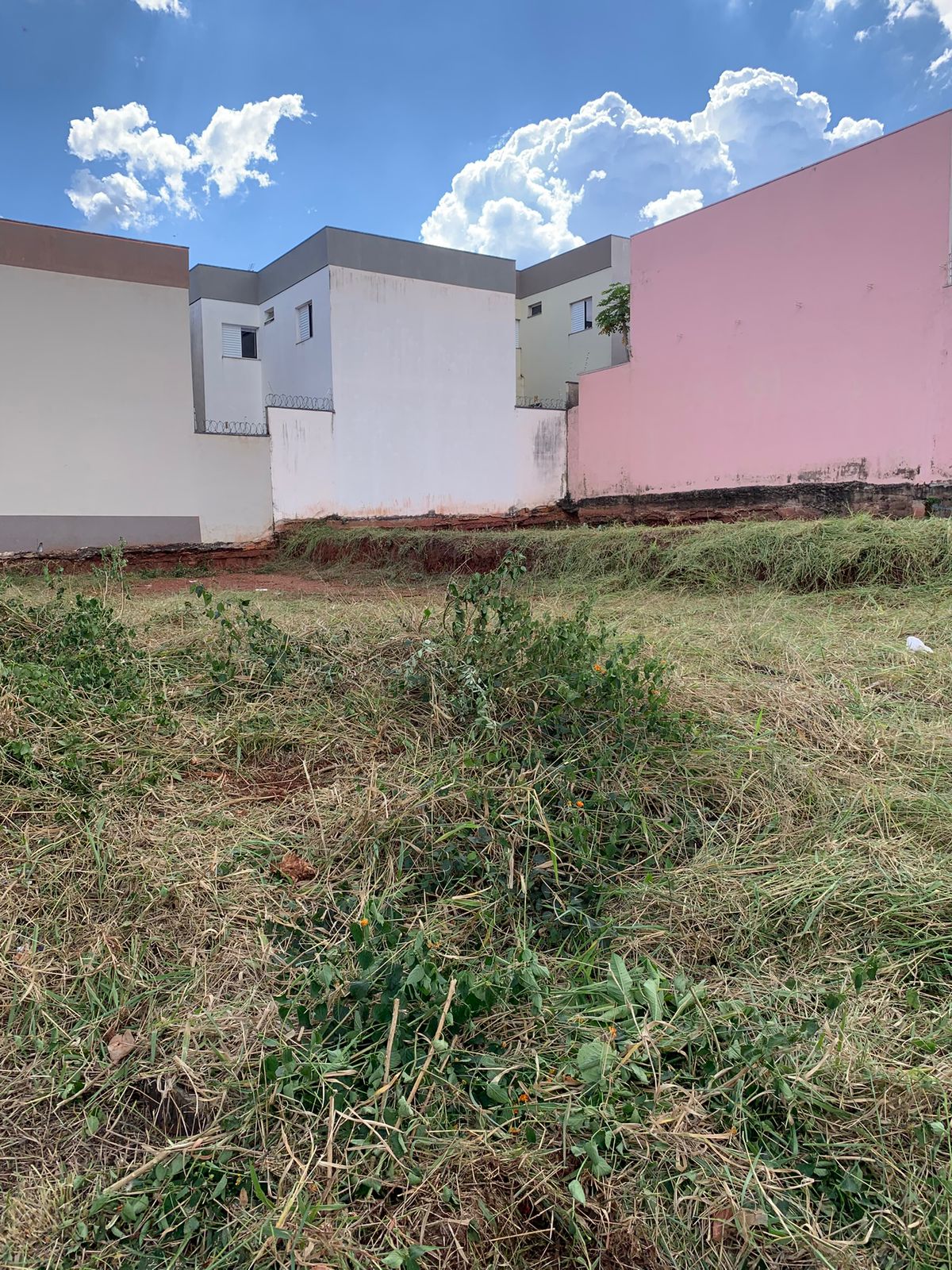 Terreno no bairro Prolongamento Jardim Ângela Rosa à Venda
