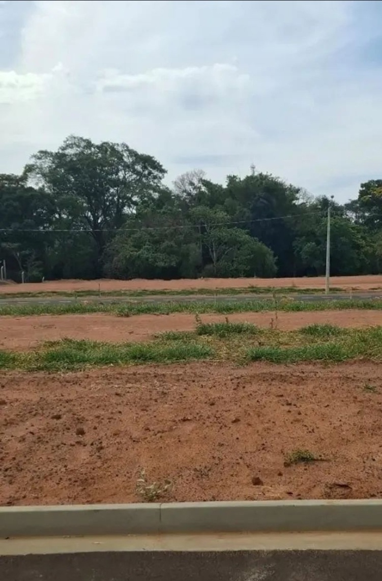 Terreno no bairro Jardim Maria Luiza à Venda