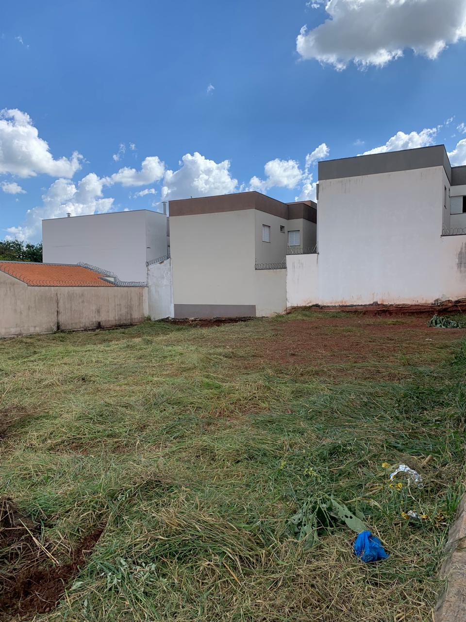 Terreno no bairro Prolongamento Jardim Ângela Rosa à Venda