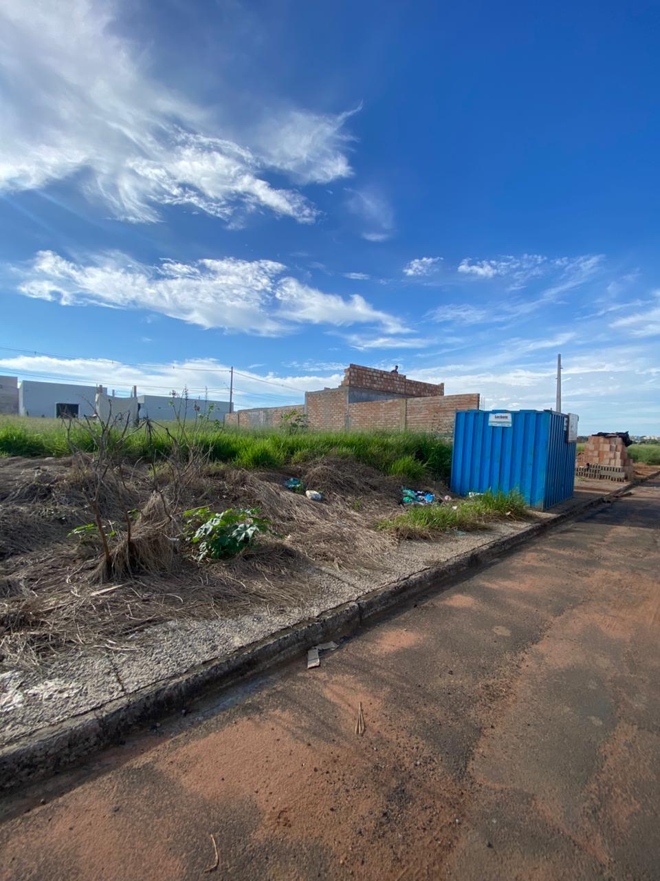 Terreno no bairro Jardim Pulicano à Venda