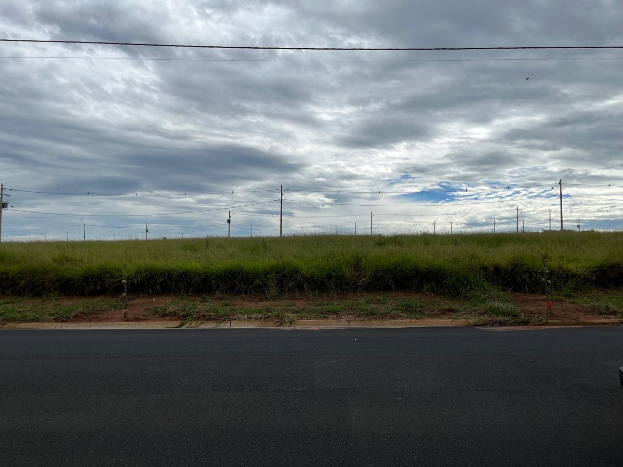 Terreno no bairro Jardim Pulicano à Venda