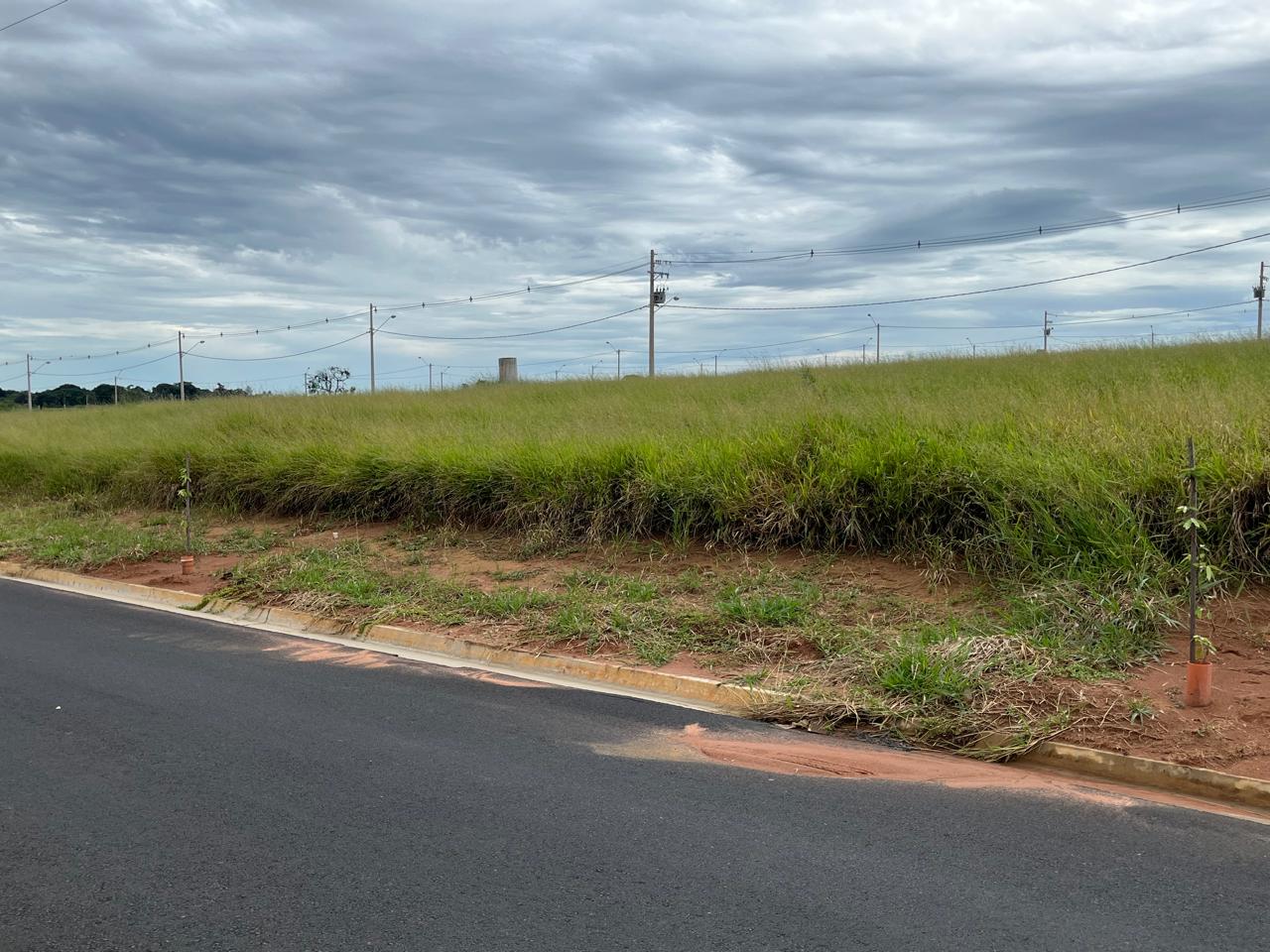 Terreno no bairro Jardim Pulicano à Venda