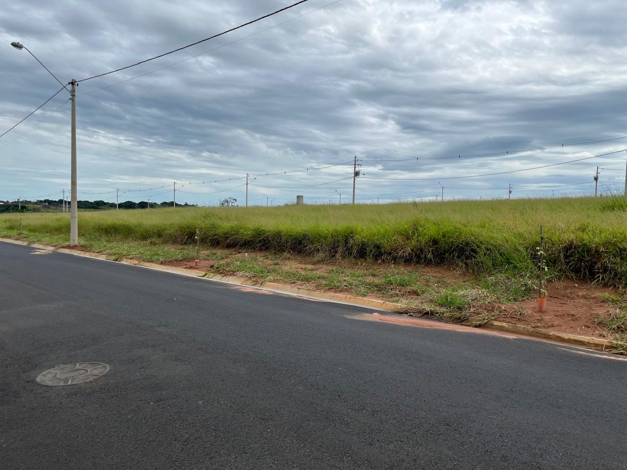 Terreno no bairro Jardim Pulicano à Venda