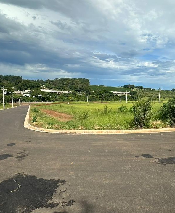 Terreno no bairro Vila Olímpica à Venda