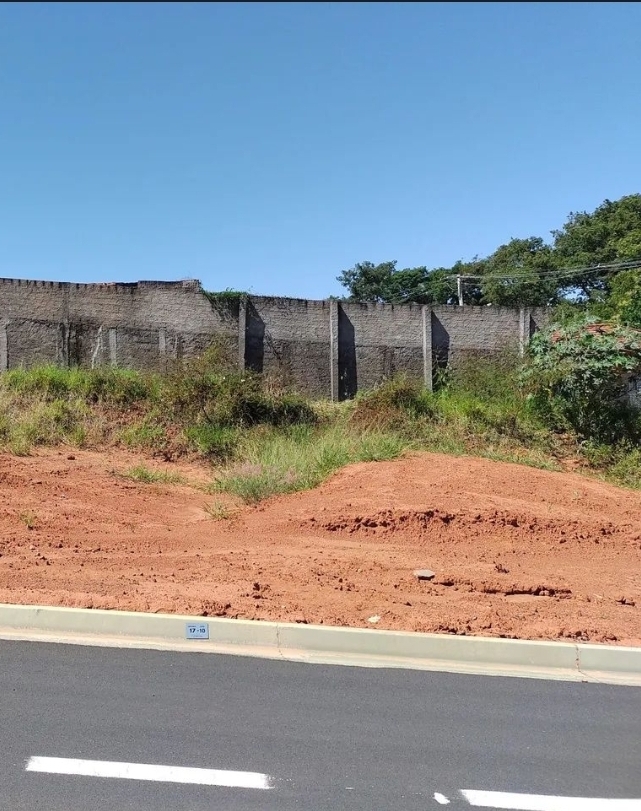 Terreno no bairro Jardim Maria Luiza à Venda