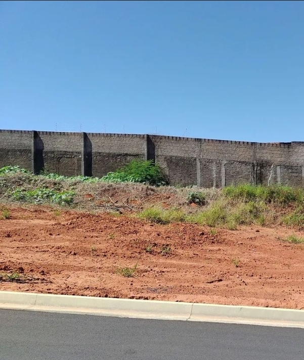 Terreno no bairro Jardim Maria Luiza à Venda