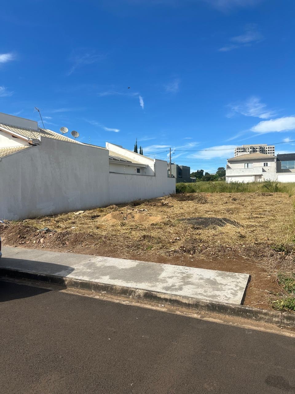 Terreno no bairro Jardim Santa Lúcia à Venda