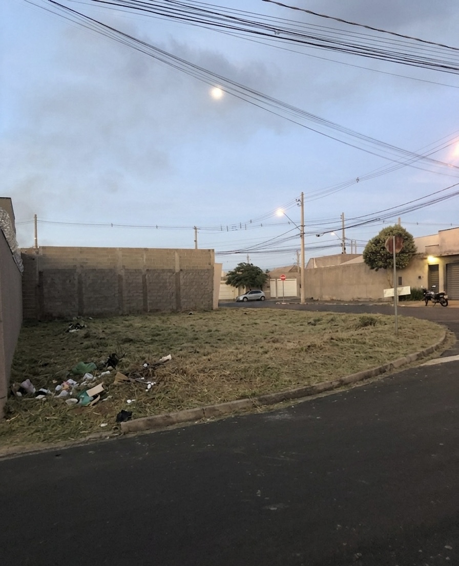Terreno no bairro Jardim Adelinha à Venda