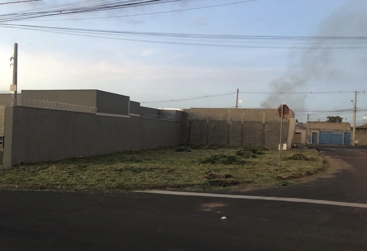 Terreno no bairro Jardim Adelinha à Venda