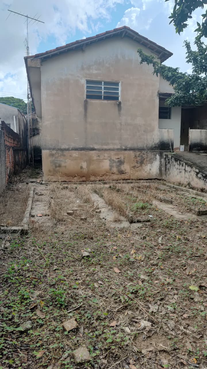 Casa no Centro à Venda