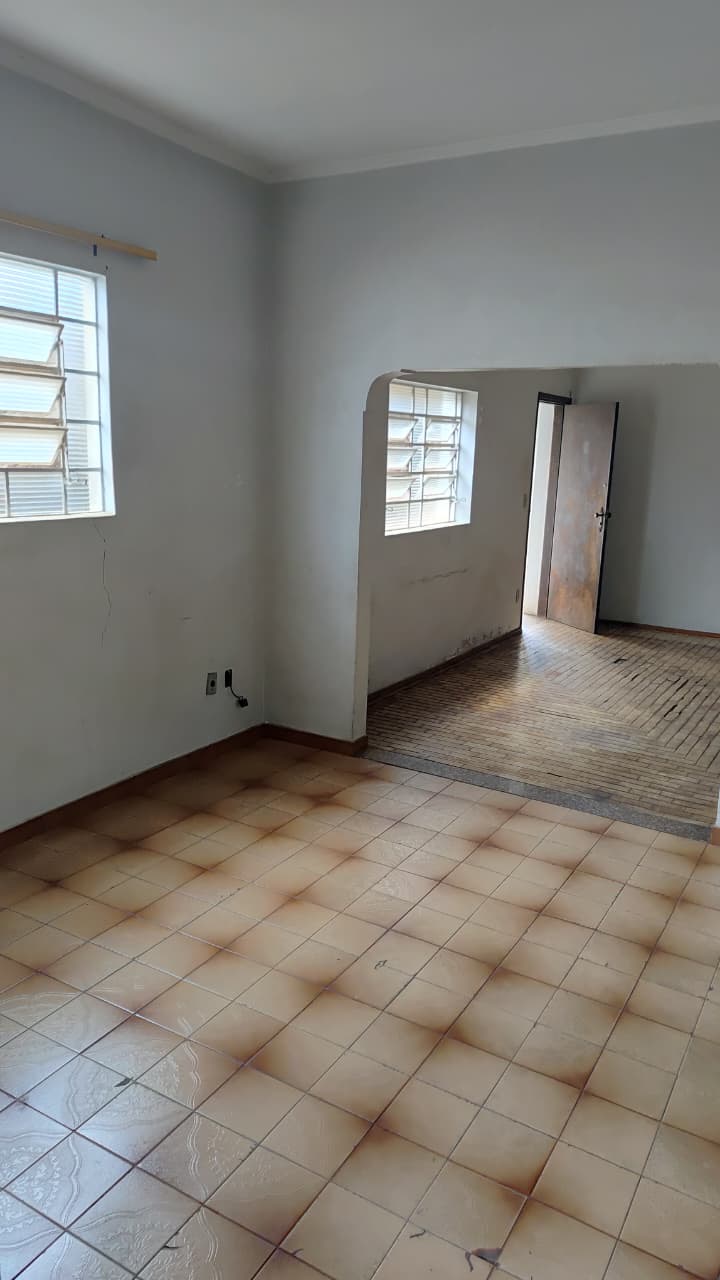 Casa no Centro à Venda