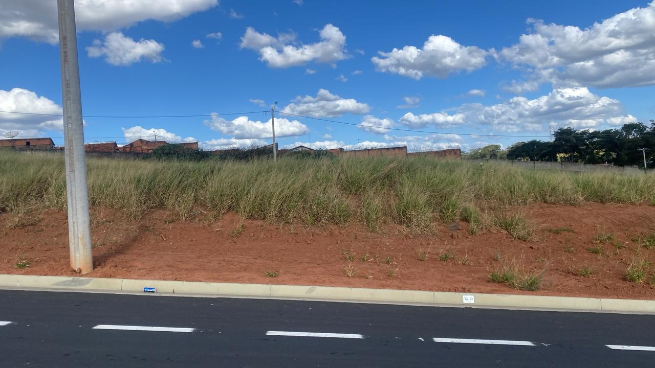 Terreno no bairro Jardim Portinari à Venda