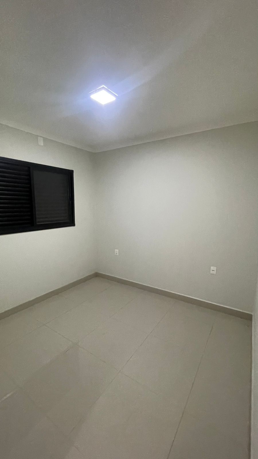 Apartamento no bairro Jardim Samello Woods à Venda