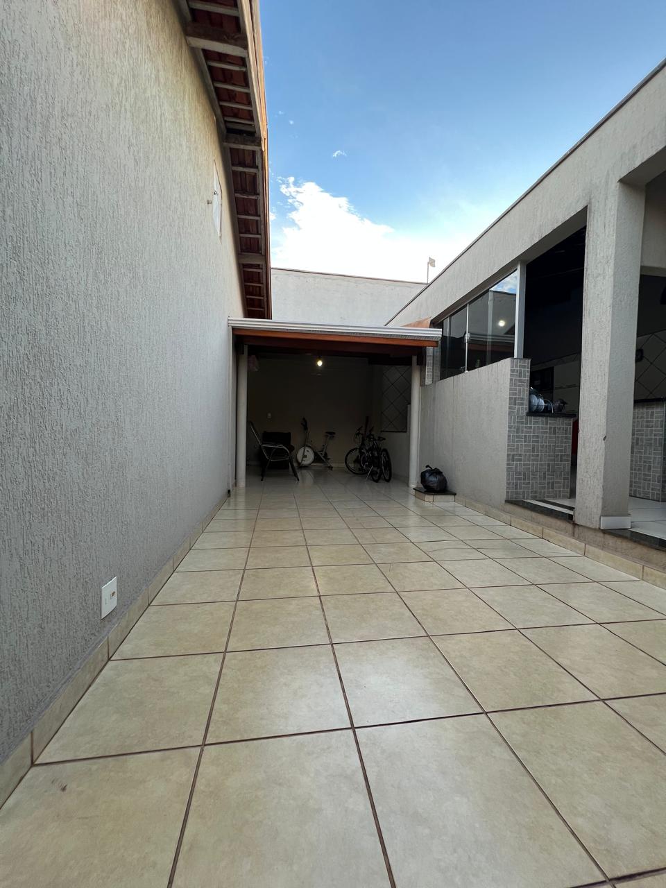 Casa no bairro Jardim Tropical à Venda