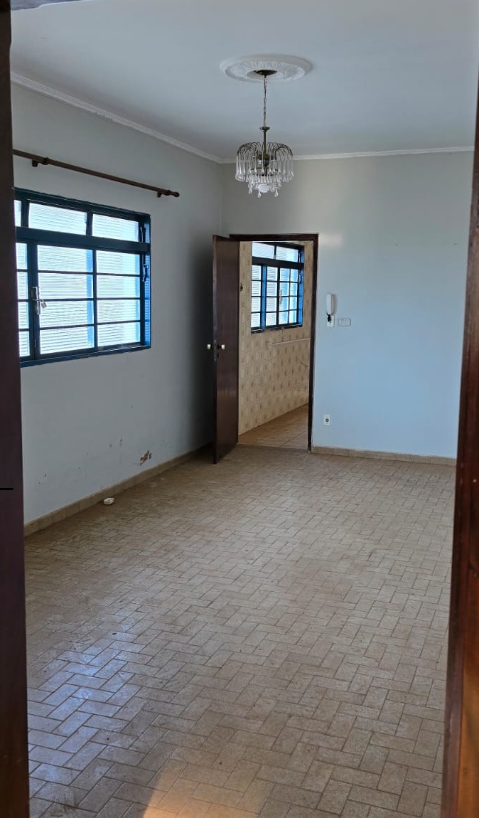 Casa no bairro Jardim Francano à Venda