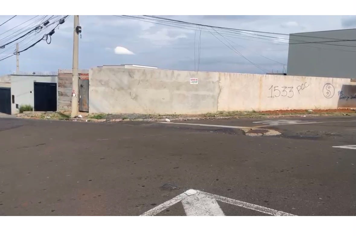 Terreno no bairro Jardim Aeroporto III à Venda