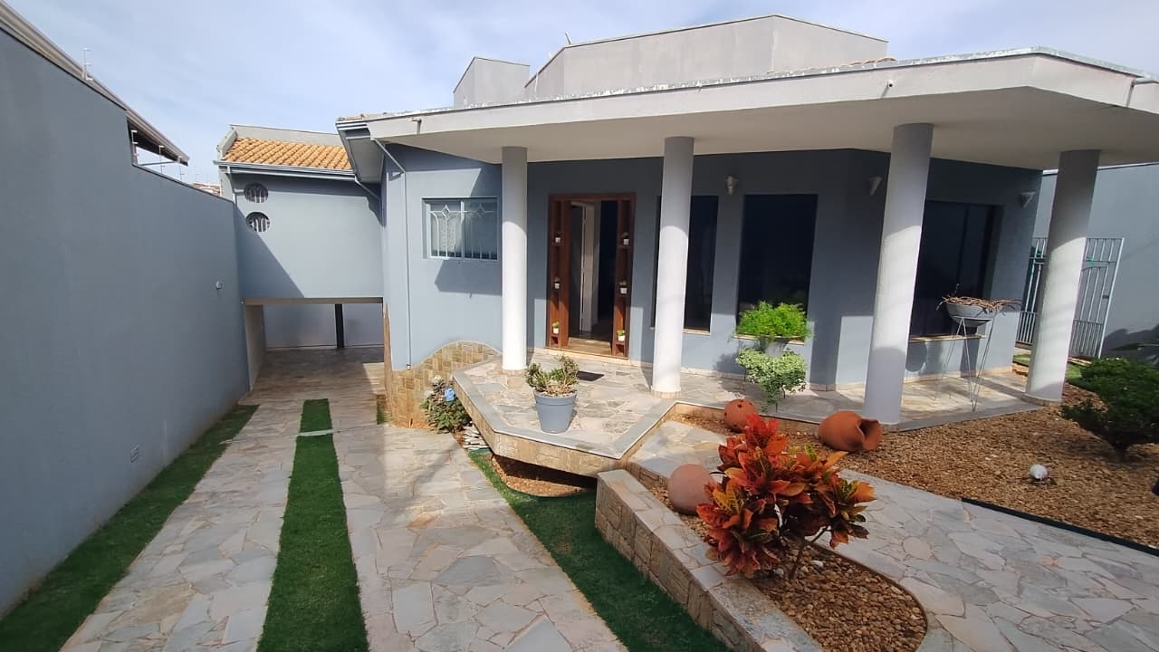 Casa no bairro Jardim Santana à Venda
