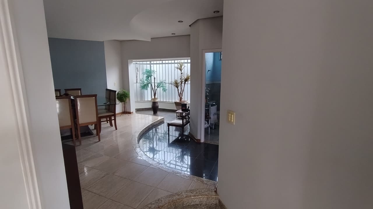 Casa no bairro Jardim Santana à Venda